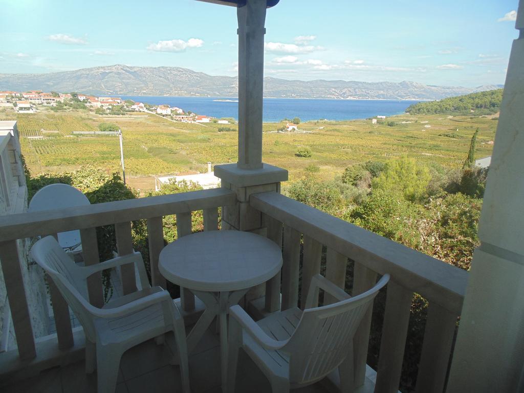 Villa Apartments Mate Cebalo Lumbarda Exterior photo